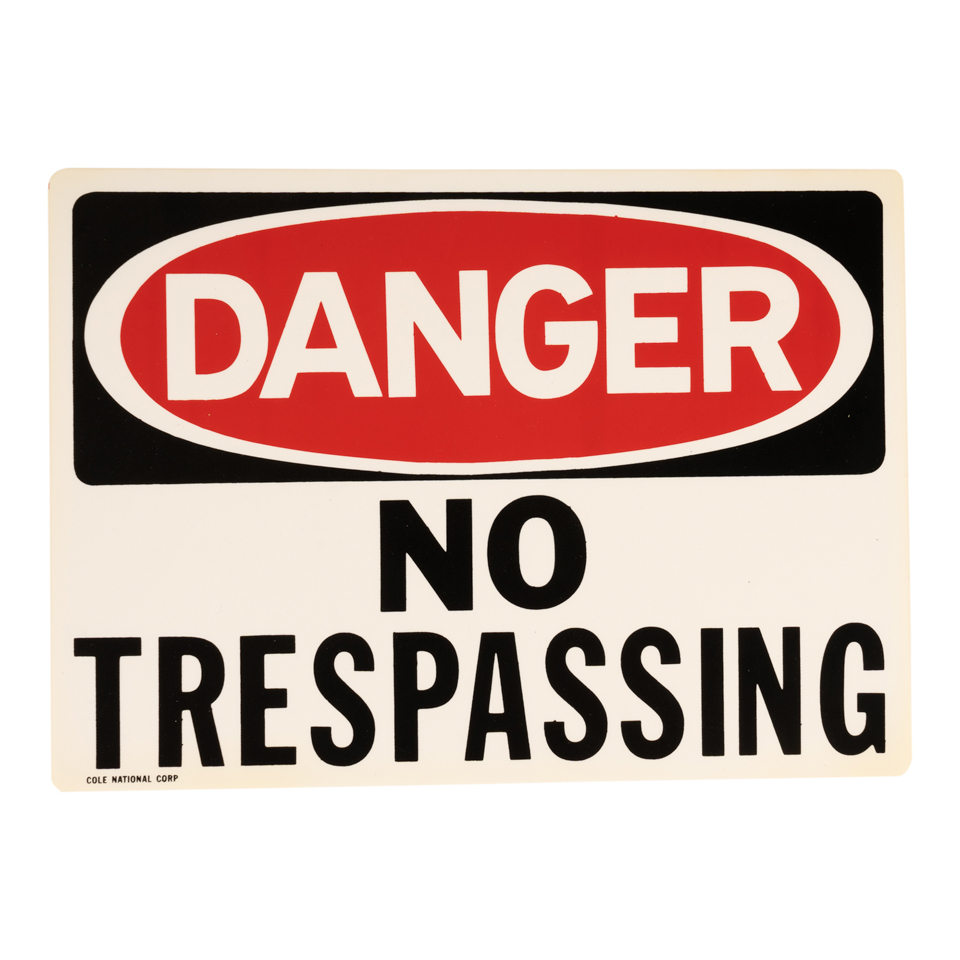 plastová cedule Danger - No Trespassing 36x26cm