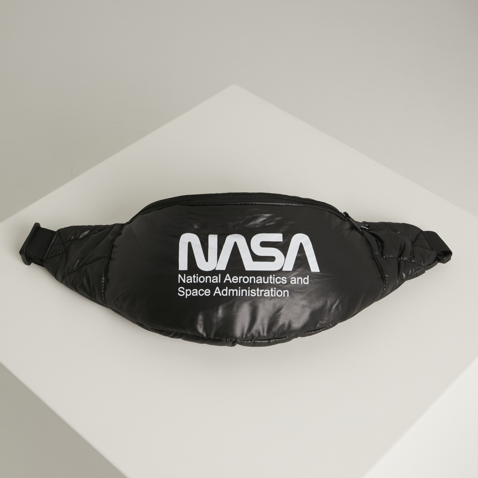 ledvinka NASA černá 1L